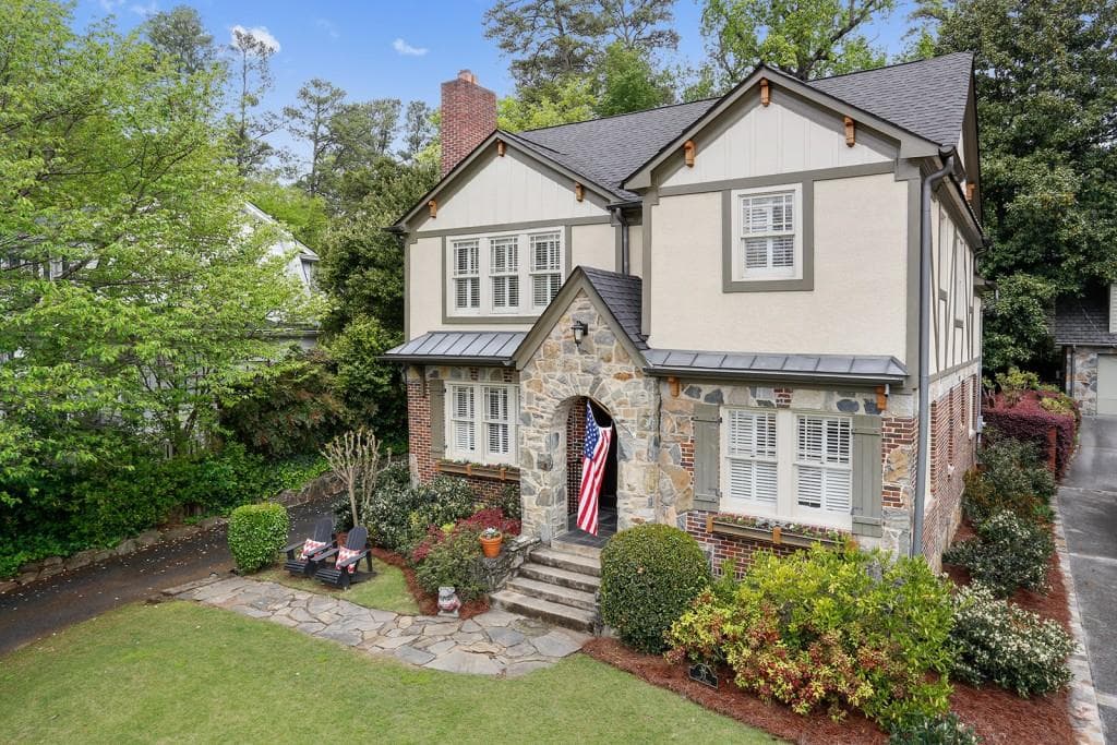 4 bedroom, 3,694 sq ft single family residence sold at 33 Golf Circle, Atlanta, GA 30309