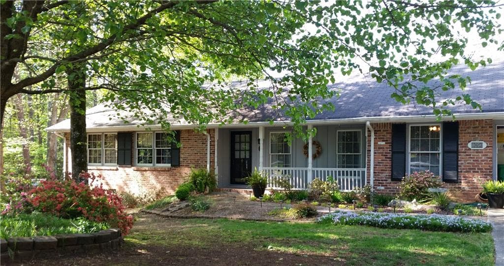 1473 Holly Bank Circle, Dunwoody, GA 30338 — most recent listing photo