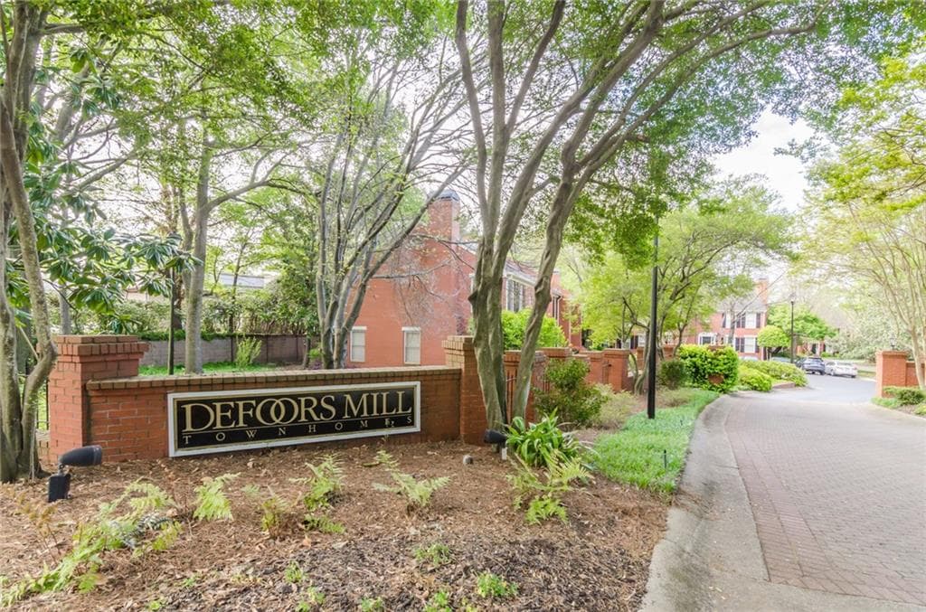 3 bedroom, 1,784 sq ft townhouse sold at 1801 Defoors Mill Court, Atlanta, GA 30318