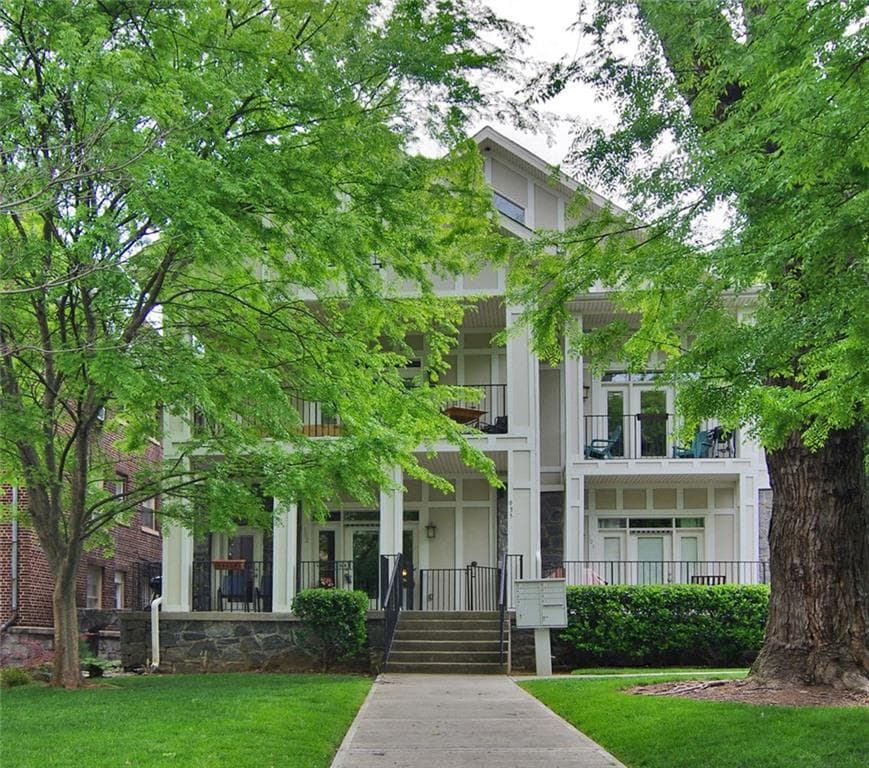 2 bedroom, 1,085 sq ft condominium sold at 935 Piedmont Avenue 203, Atlanta, GA 30309