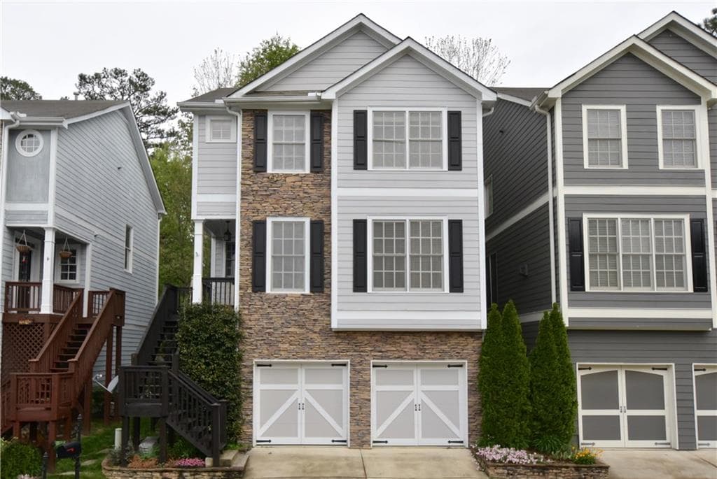 3 bedroom, 1,862 sq ft single family residence sold at 2243 Parkview Court, Atlanta, GA 30318