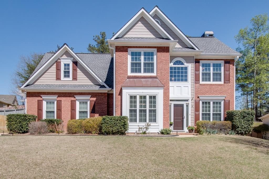 5 bedroom, 2,300 sq ft single family residence sold at 3235 Goldmist Drive, Buford, GA 30519