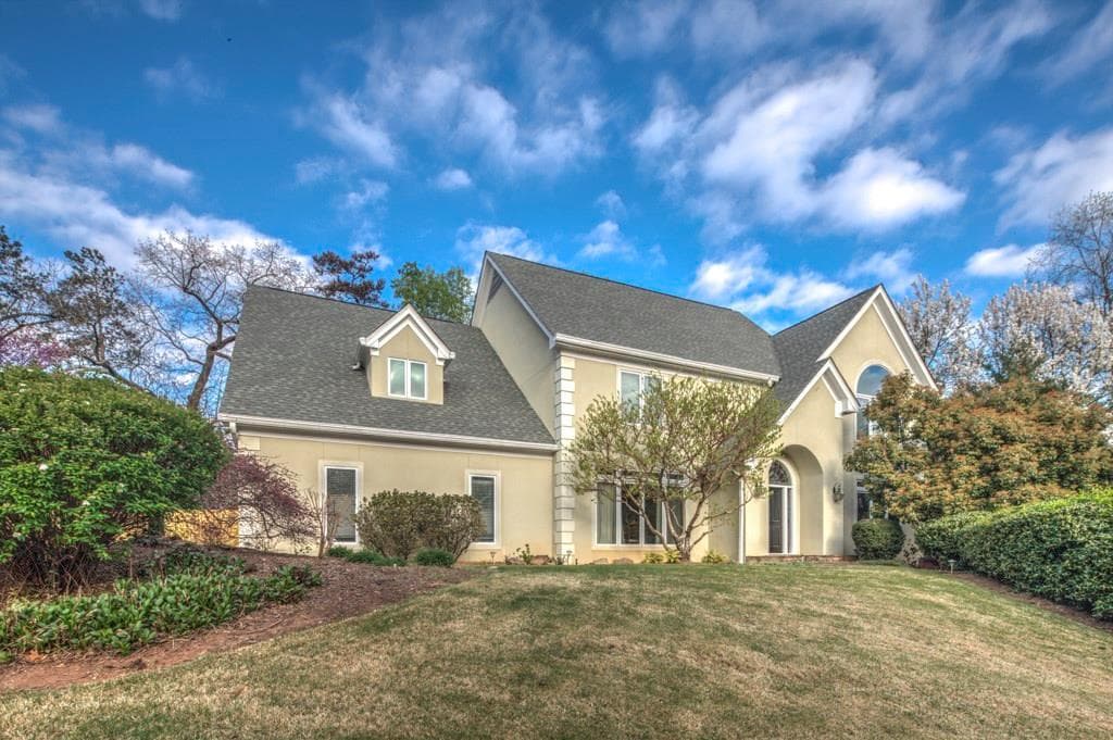 5 bedroom, 4,500 sq ft single family residence sold at 5330 Cross Roads Manor, Atlanta, GA 30327