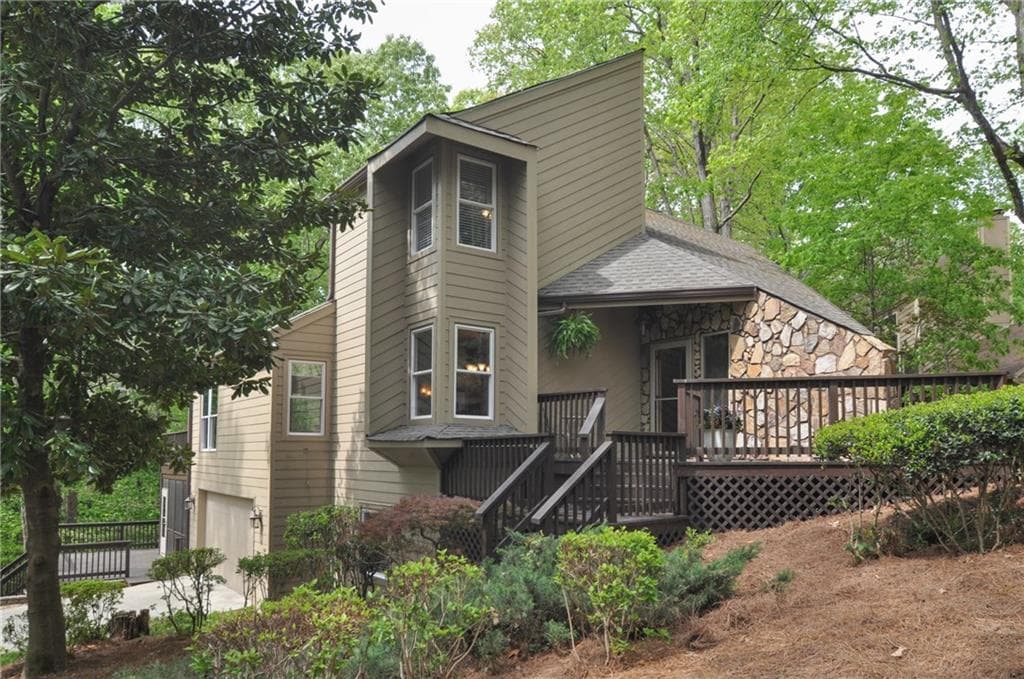 6 bedroom, 3,056 sq ft single family residence sold at 140 Beech Lake Court, Roswell, GA 30076