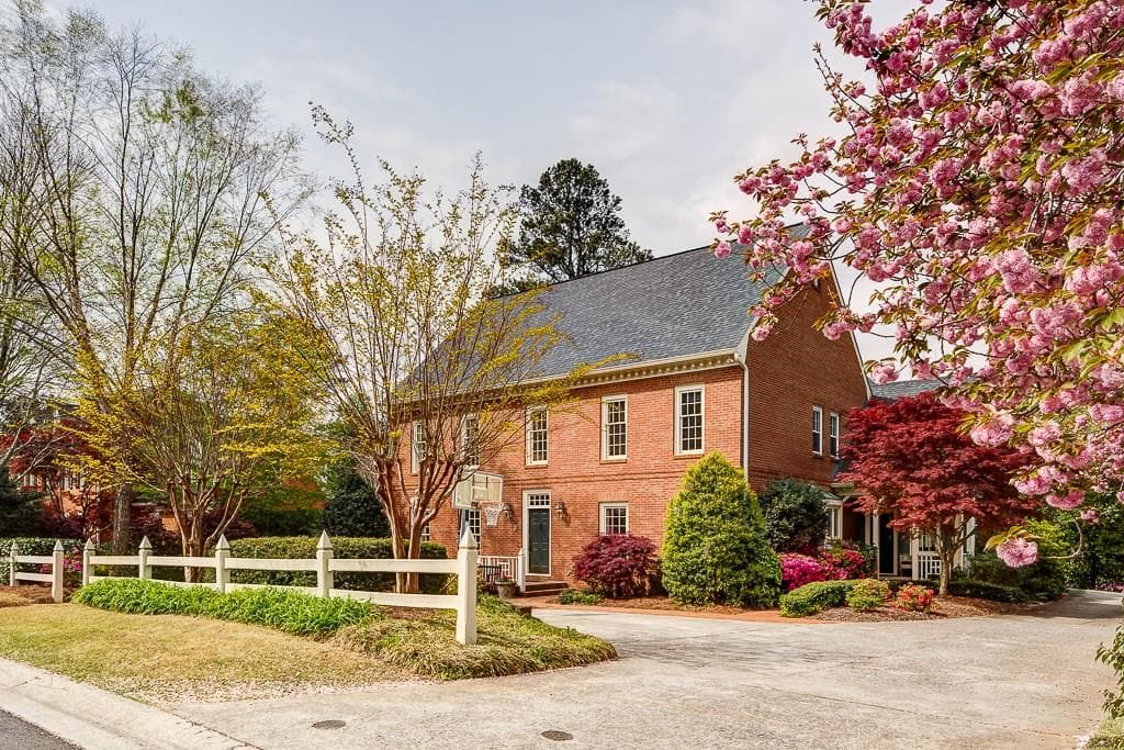 210 Grapevine Run, Sandy Springs, GA 30350 — most recent listing photo