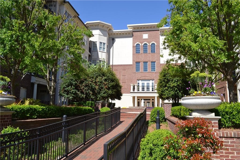 2 bedroom, 1,270 sq ft condominium sold at 3635 E Paces Circle 1214, Atlanta, GA 30326