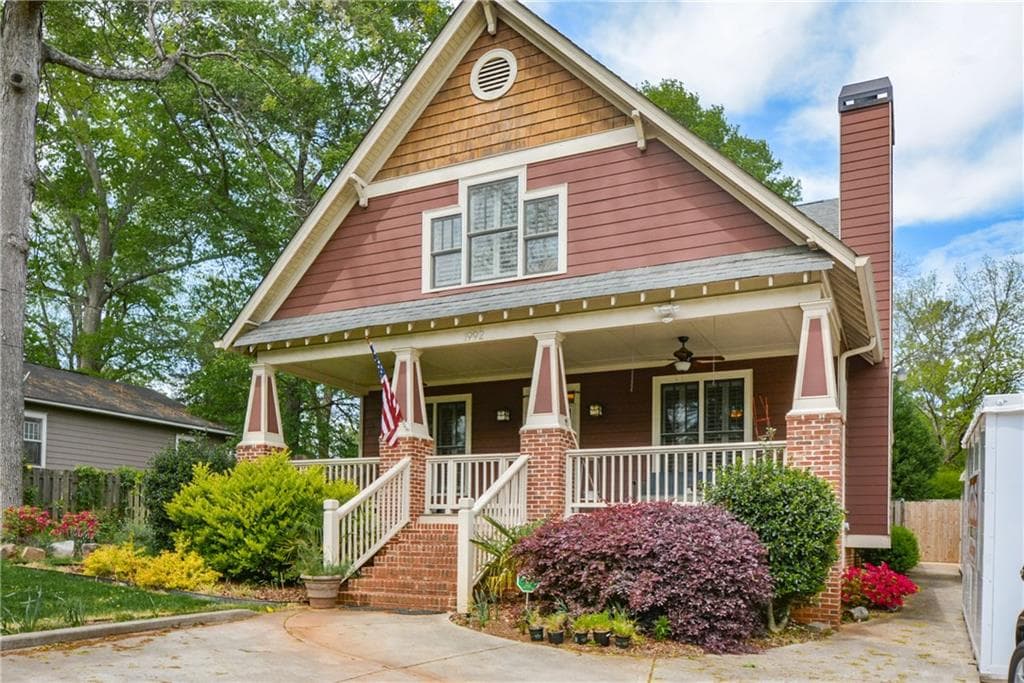 3 bedroom, 2,160 sq ft single family residence sold at 1992 Memorial Drive, Atlanta, GA 30317