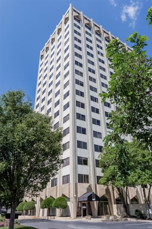 2 bedroom, 1,062 sq ft condominium sold at 2479 Peachtree Road 714, Atlanta, GA 30305
