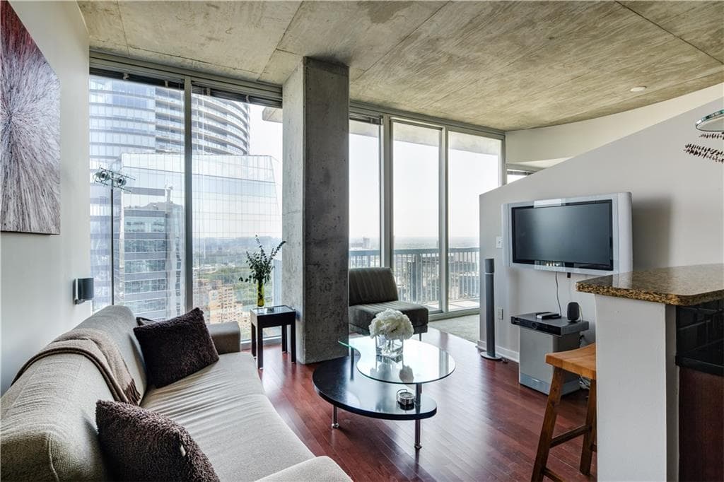 1 bedroom, 734 sq ft condominium sold at 3324 Peachtree Road 2813, Atlanta, GA 30326