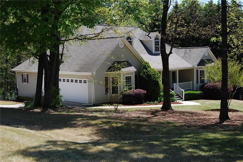 3 bedroom, 1,918 sq ft single family residence sold at 200 Red Fern Court, Canton, GA 30114