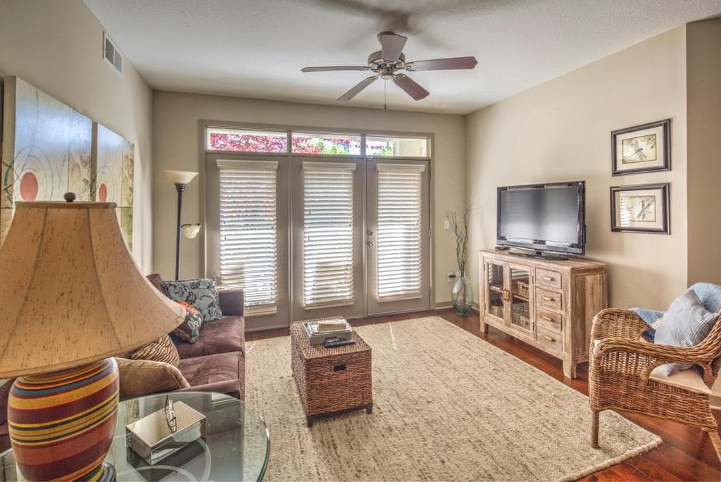 2 bedroom, 1,263 sq ft condominium sold at 390 17th Street 1066, Atlanta, GA 30363