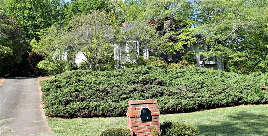 300 Saddle Creek Drive, Roswell, GA 30076 — most recent listing photo