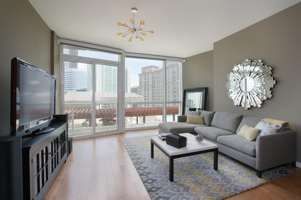 1 bedroom, 928 sq ft condominium sold at 3325 Piedmont Road 1508, Atlanta, GA 30305