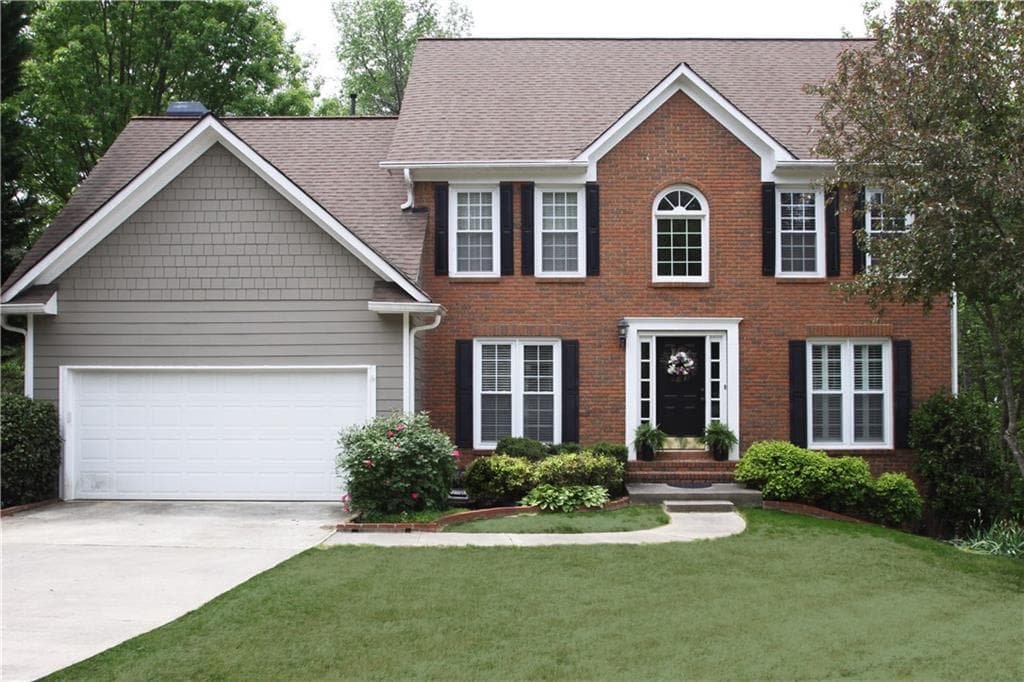 4 bedroom, 3,046 sq ft single family residence sold at 7019 Surrey Drive, Woodstock, GA 30188