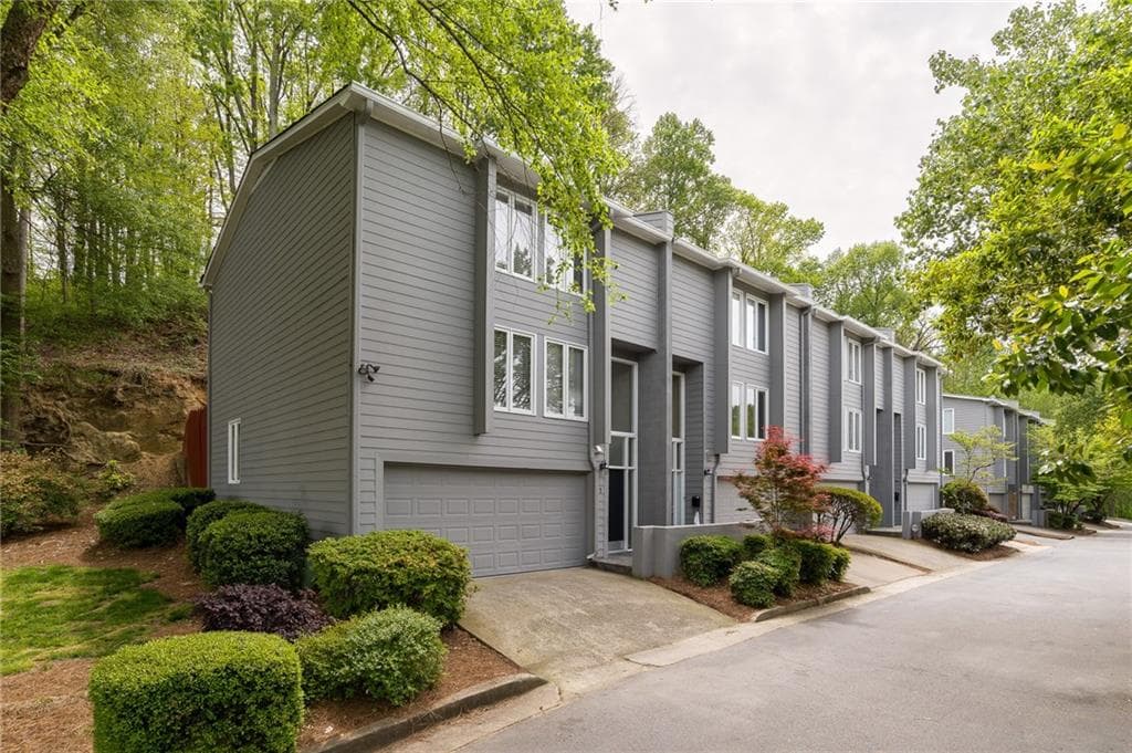 3 bedroom townhouse sold at 4010 Roswell Road 1, Atlanta, GA 30342