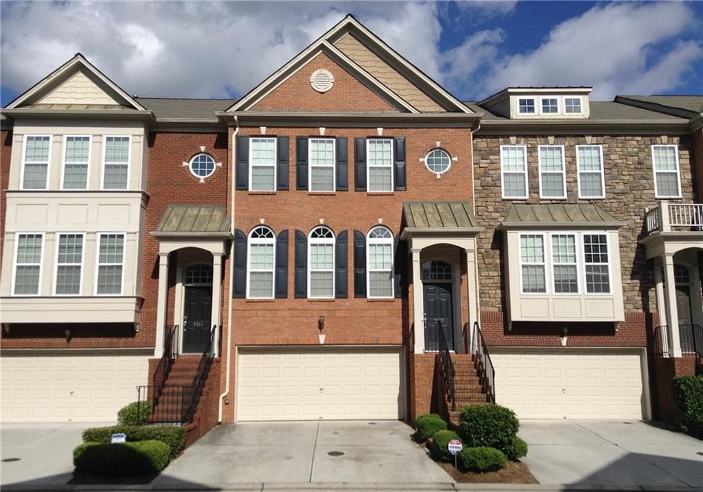 3 bedroom, 2,328 sq ft townhouse sold at 5087 Leeshire Trail 8416, Atlanta, GA 30339