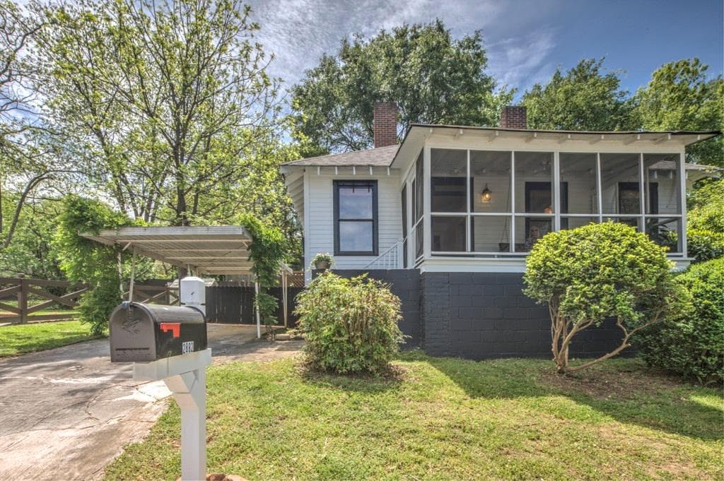 2 bedroom, 2,198 sq ft single family residence sold at 2882 Fabin Street, Atlanta, GA 30318