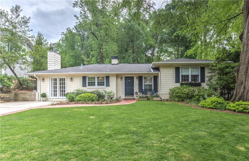 4 bedroom, 2,578 sq ft single family residence sold at 2285 Brookview Drive, Atlanta, GA 30318