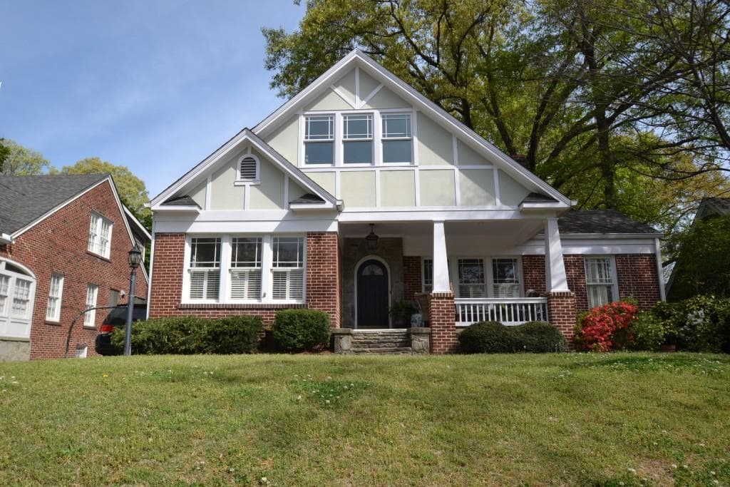 4 bedroom, 2,903 sq ft single family residence sold at 574 Martina Drive, Atlanta, GA 30305