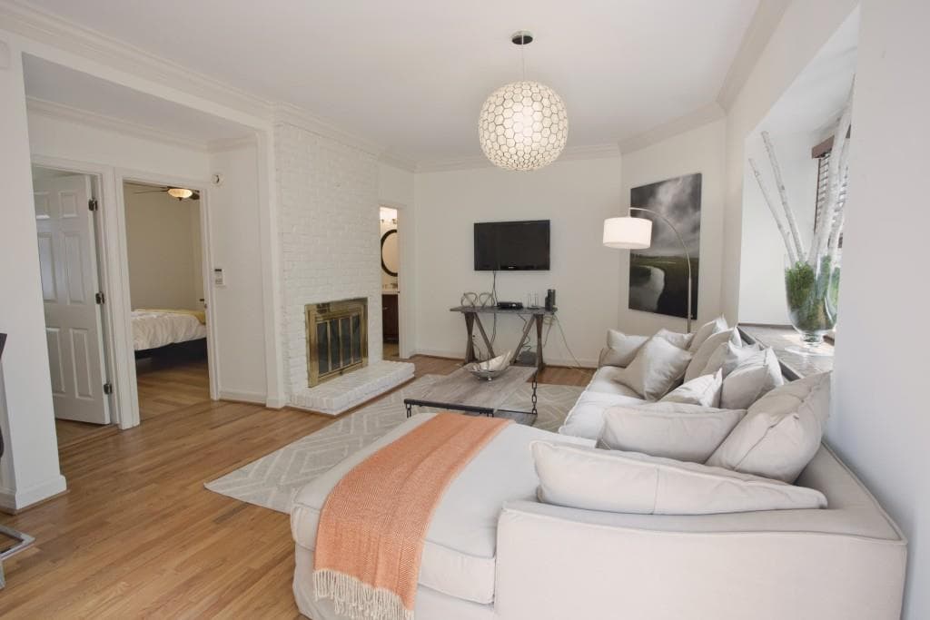 2 bedroom, 1,038 sq ft condominium sold at 778 Charles Allen Drive Unit B, Atlanta, GA 30308