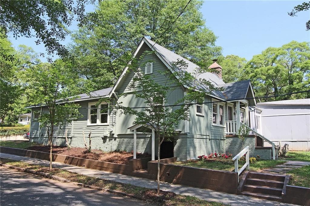 4 bedroom, 1,380 sq ft single family residence sold at 405 Holderness Street, Atlanta, GA 30310