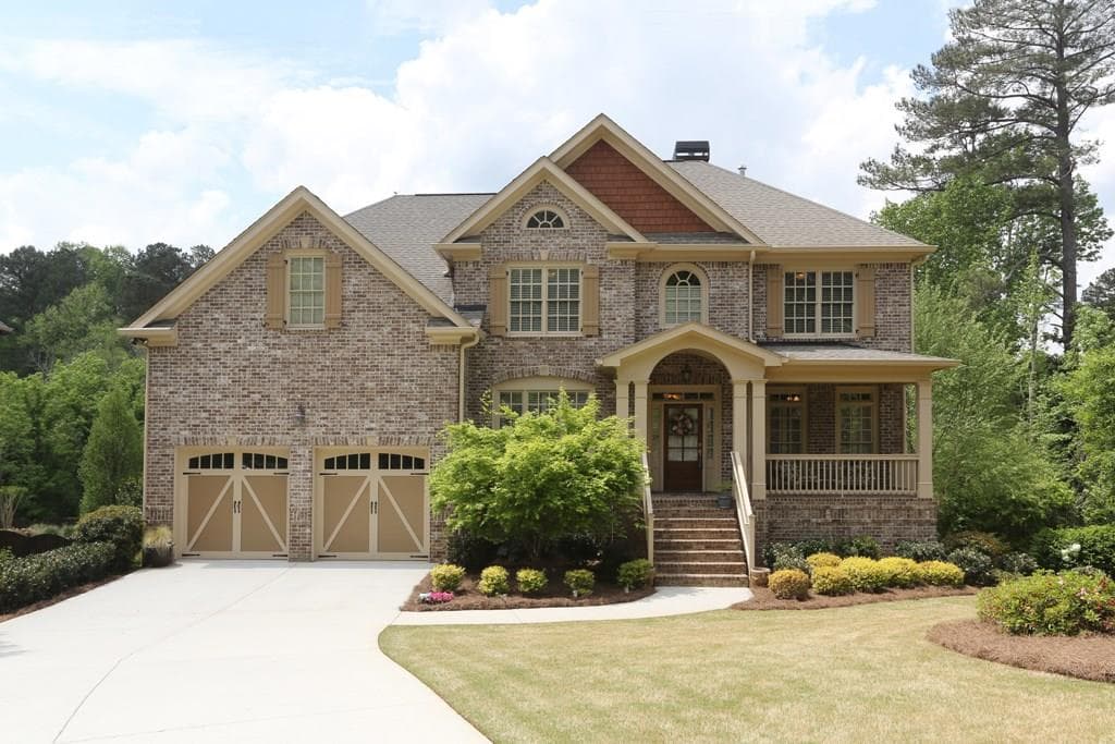 5 bedroom, 4,052 sq ft single family residence sold at 5649 Woodsong Trail, Dunwoody, GA 30338