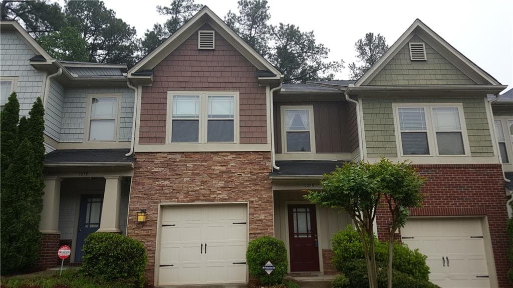 3 bedroom townhouse sold at 1076 N Village Drive, Decatur, GA 30032