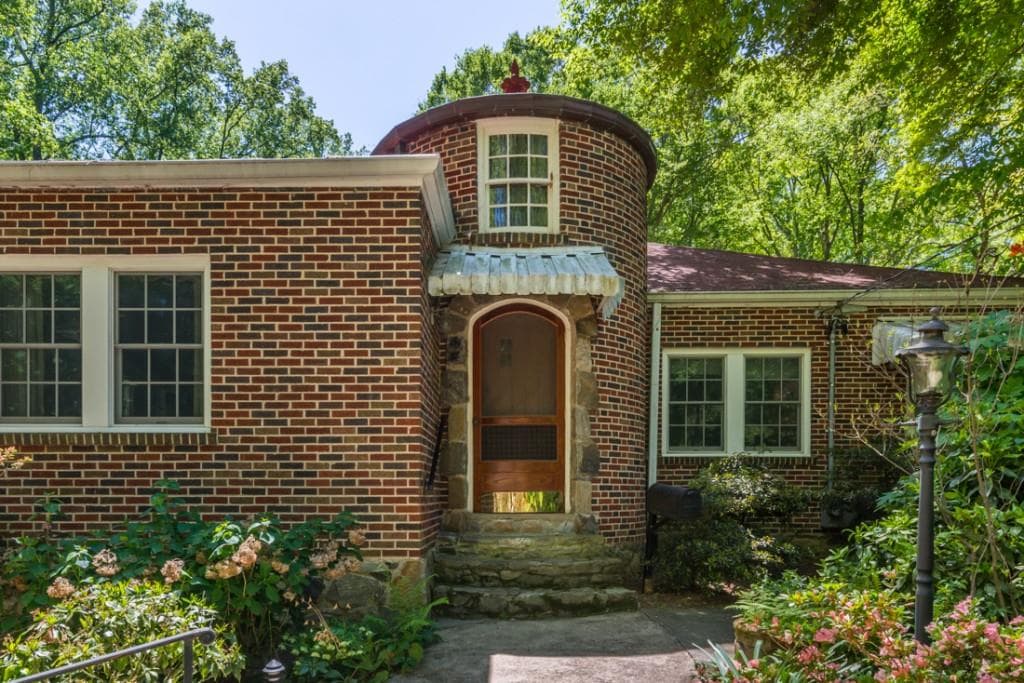 2 bedroom, 2,441 sq ft single family residence sold at 807 COURTENAY Drive, Atlanta, GA 30306