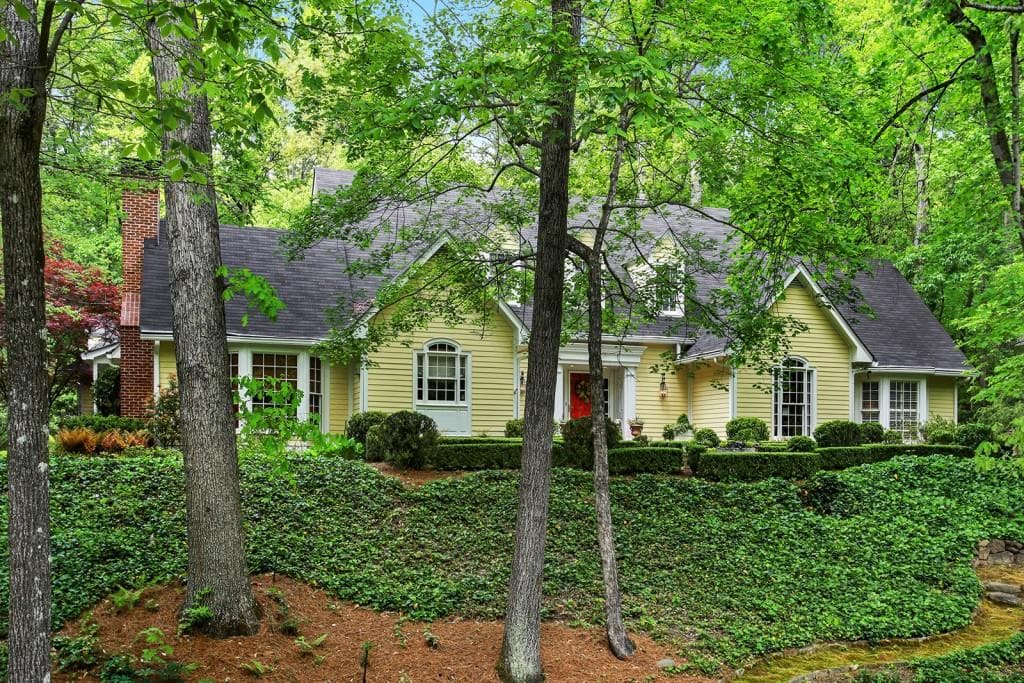 5 bedroom, 5,507 sq ft single family residence sold at 4165 Whitewater Creek Road, Atlanta, GA 30327