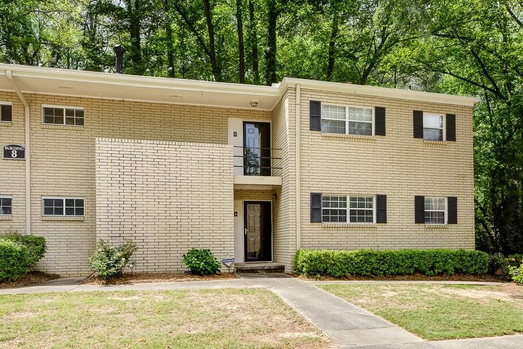 2 bedroom, 1,020 sq ft condominium sold at 311 Peachtree Hills Avenue 8B, Atlanta, GA 30305