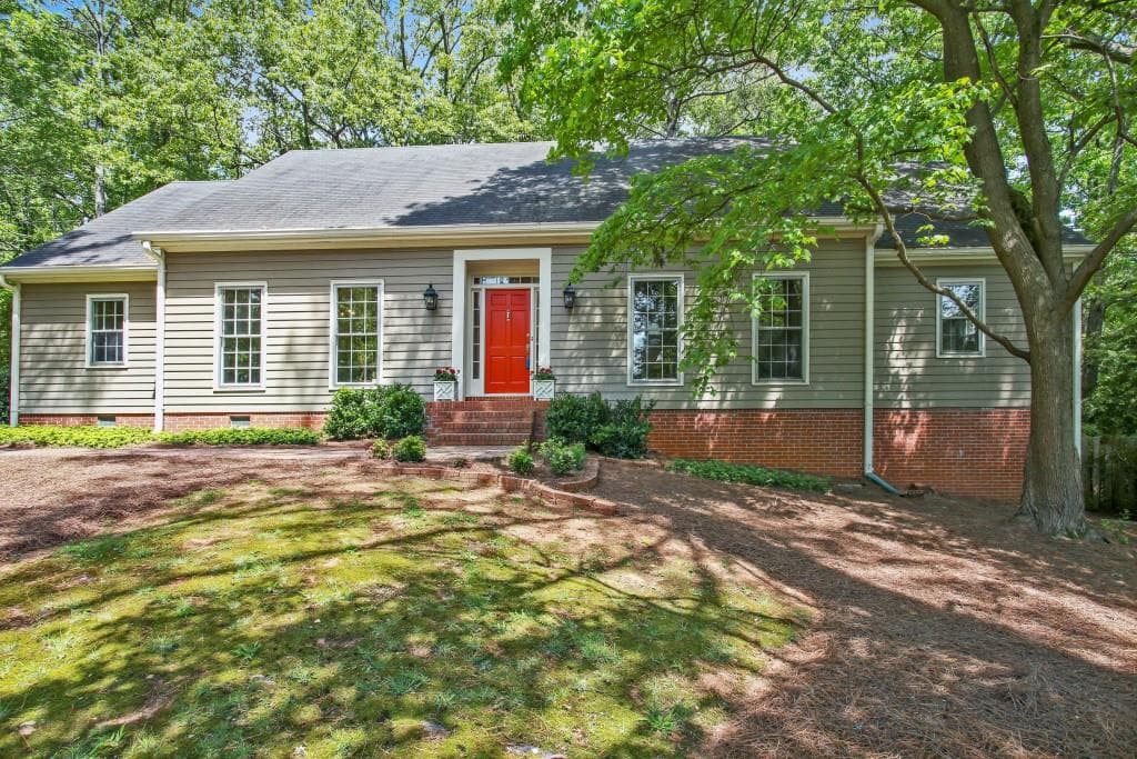 6 bedroom, 3,904 sq ft single family residence sold at 5585 Whitner Drive, Atlanta, GA 30327