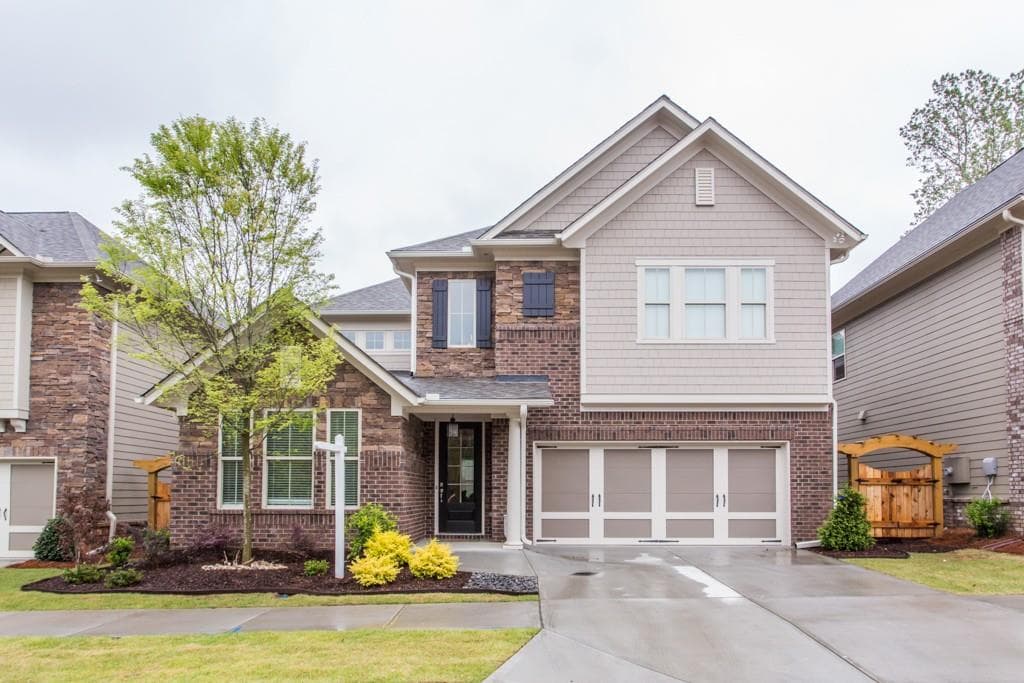 4 bedroom, 2,732 sq ft single family residence sold at 12 Pine Street, Roswell, GA 30075
