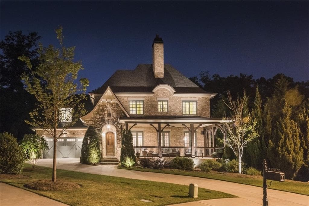 5 bedroom, 4,914 sq ft single family residence sold at 2741 Vinings Orchard Circle, Atlanta, GA 30339