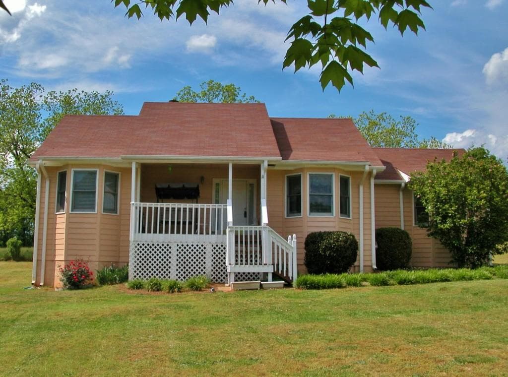 621 Warren Way, Winder, GA 30680 — most recent listing photo