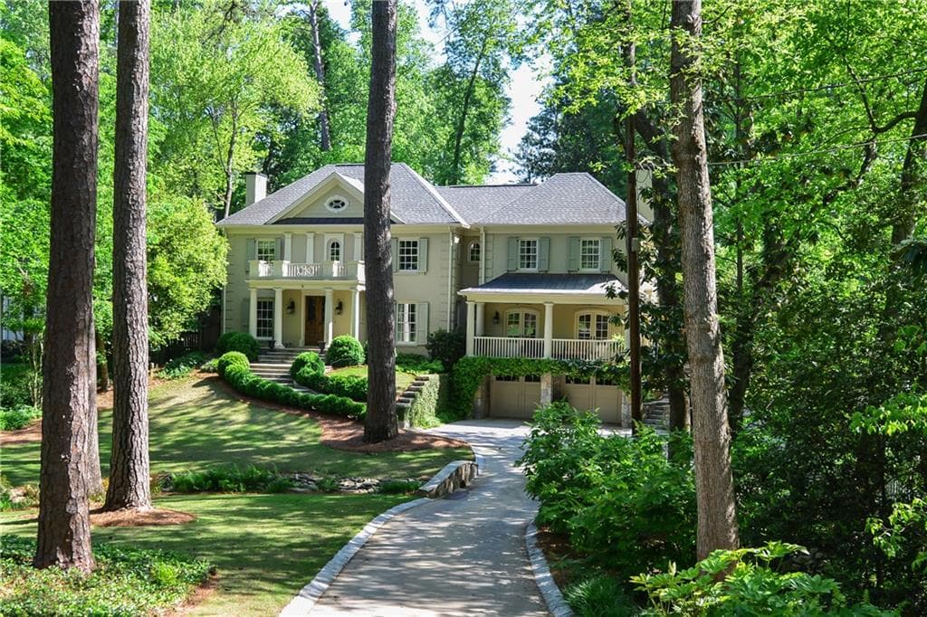 5 bedroom, 5,518 sq ft single family residence sold at 3915 Club Drive, Atlanta, GA 30319
