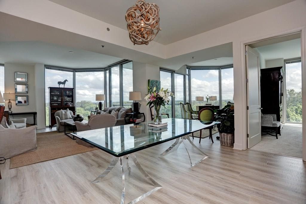 2 bedroom, 1,794 sq ft condominium sold at 2795 Peachtree Road 608, Atlanta, GA 30305