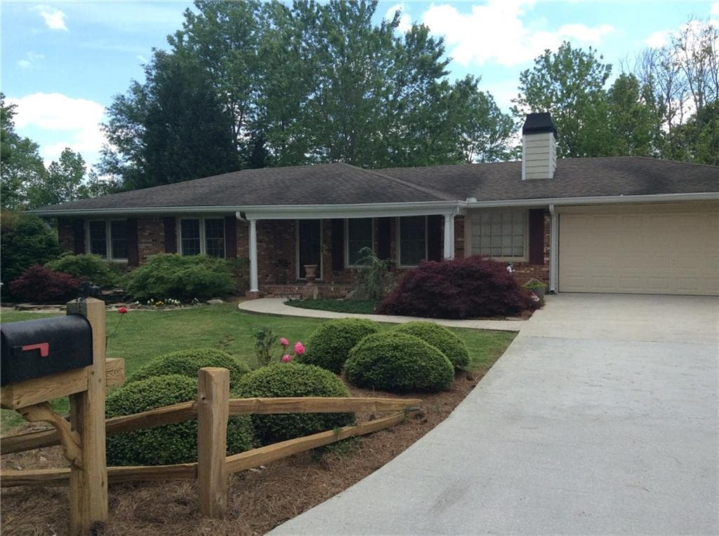 3 bedroom single family residence sold at 7216 Pinecrest Drive, Douglasville, GA 30134
