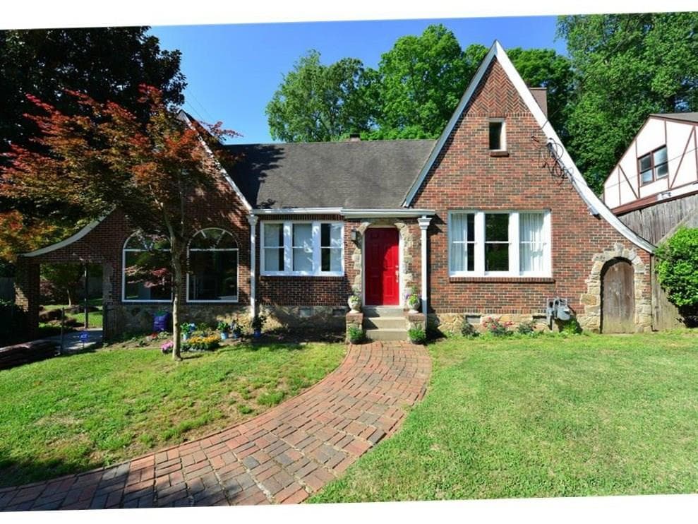 2 bedroom, 2,211 sq ft single family residence sold at 1662 N Pelham Road, Atlanta, GA 30324