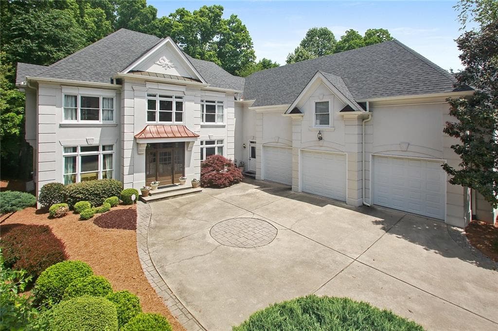 5 bedroom, 4,358 sq ft single family residence sold at 800 Thornberry Drive, Alpharetta, GA 30022