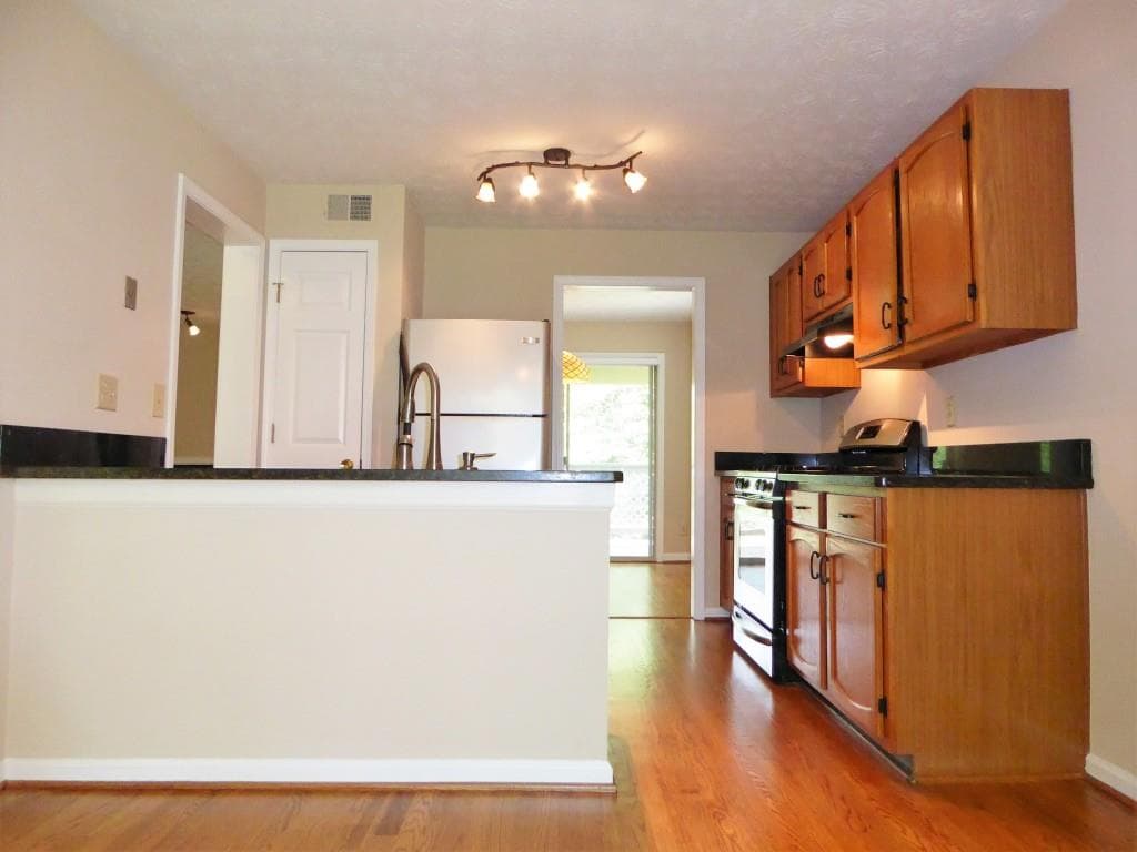 2 bedroom, 1,344 sq ft condominium sold at 1270 Weatherstone Drive 1270, Atlanta, GA 30324