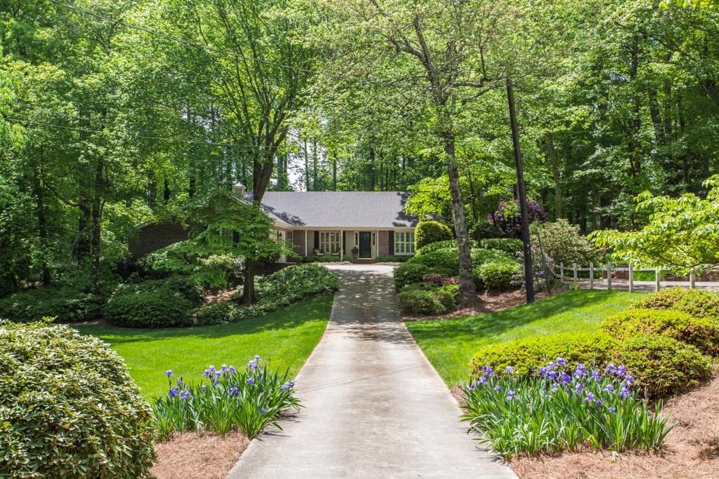 3 bedroom, 1,747 sq ft single family residence sold at 3521 Dunwoody Club Drive, Atlanta, GA 30350