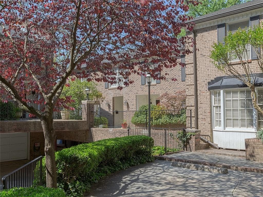 3 bedroom, 2,294 sq ft townhouse sold at 9 Ardmore Square, Atlanta, GA 30309