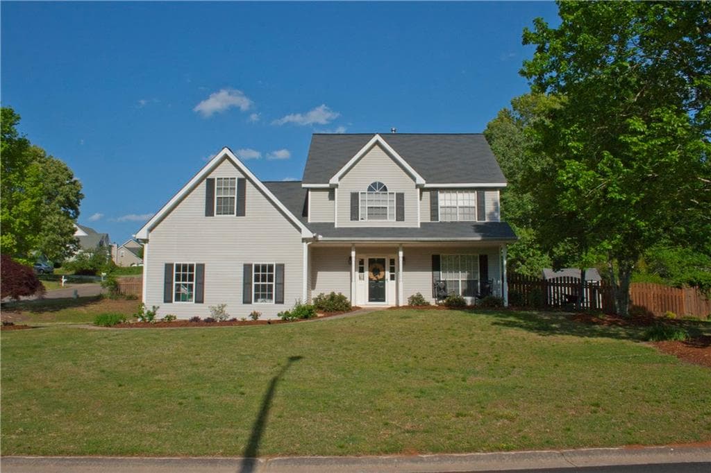4 bedroom, 2,512 sq ft single family residence sold at 1351 Oakdale Road, Canton, GA 30114