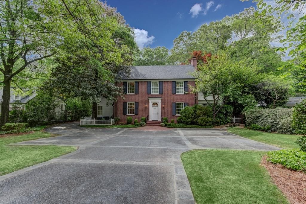 4 bedroom, 4,248 sq ft single family residence sold at 2870 Arden Road, Atlanta, GA 30327