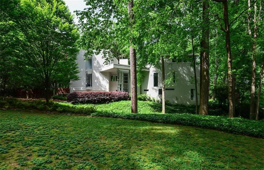 4 bedroom, 4,900 sq ft single family residence sold at 3870 Land O Lakes Drive, Atlanta, GA 30342