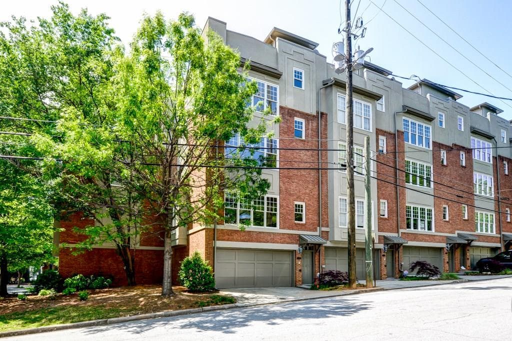 2 bedroom townhouse sold at 1370 Dutch Valley Place, Atlanta, GA 30324