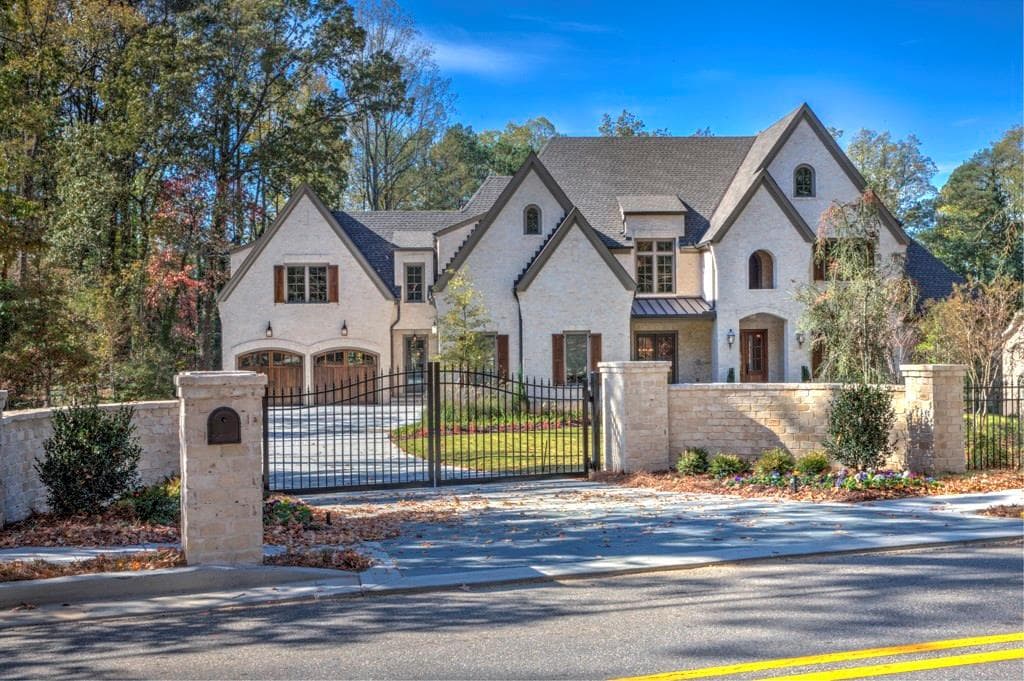 5 bedroom, 6,300 sq ft single family residence sold at 4922 Powers Ferry Road, Atlanta, GA 30327