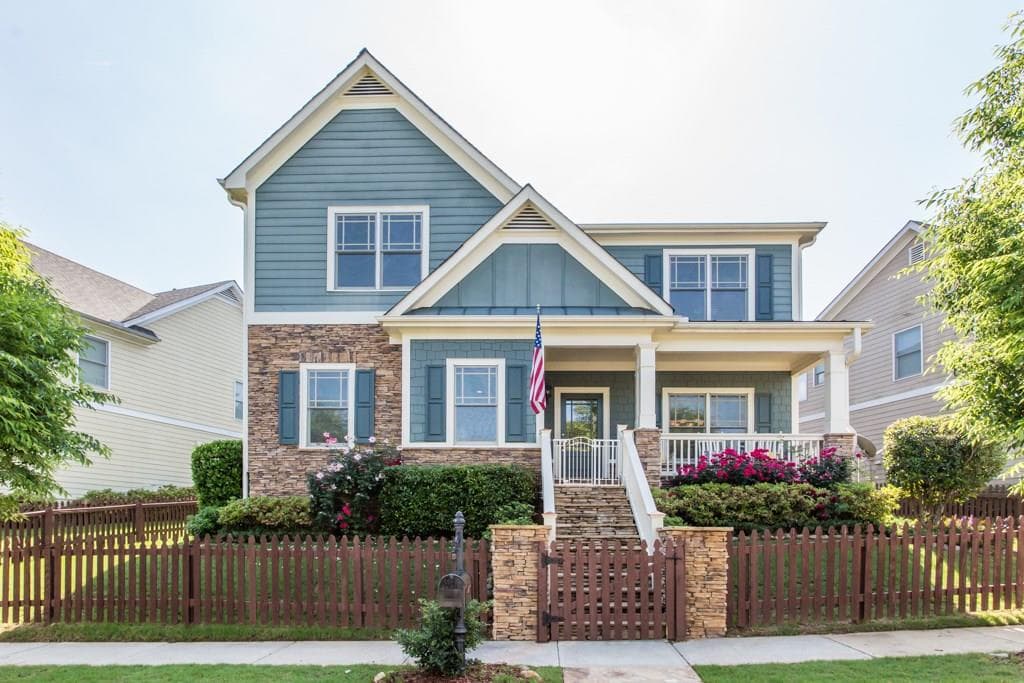 4 bedroom, 2,596 sq ft single family residence sold at 1593 Gilstrap Lane, Atlanta, GA 30318