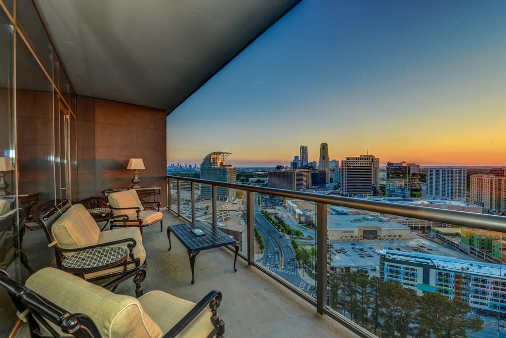 2 bedroom, 1,659 sq ft condominium sold at 3630 Peachtree Road 1905, Atlanta, GA 30326