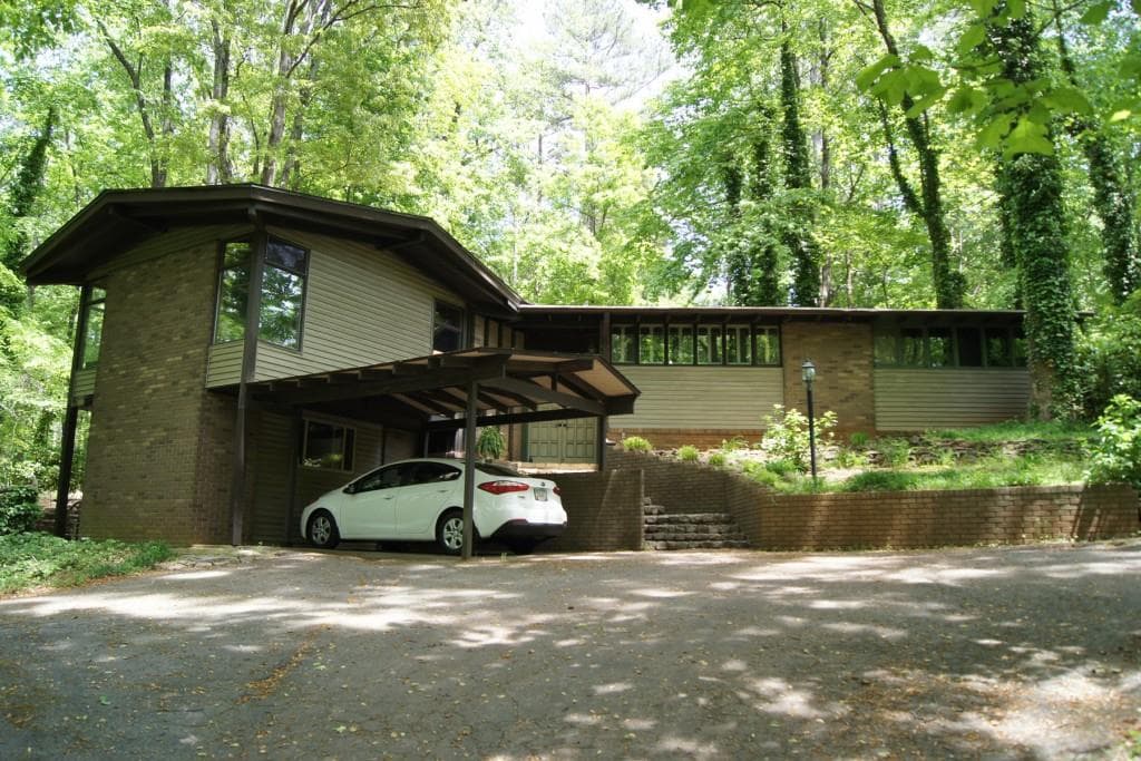 555 Woodvalley Drive, Marietta, GA 30064 — most recent listing photo